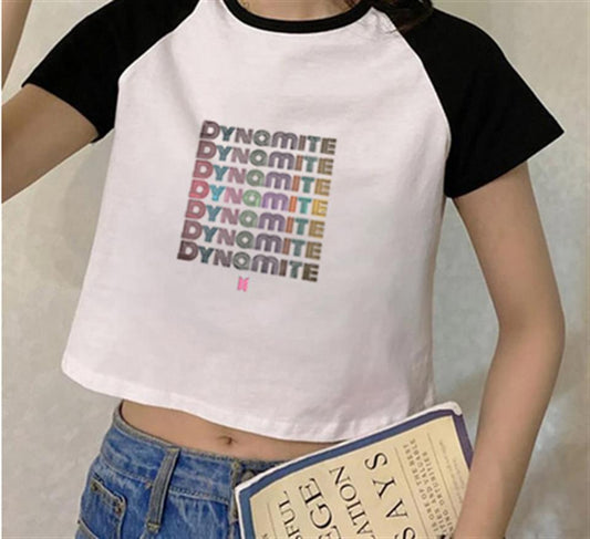 ESC BUTİK BTS Dynamite Baskılı Reglan Kol Beyaz Crop