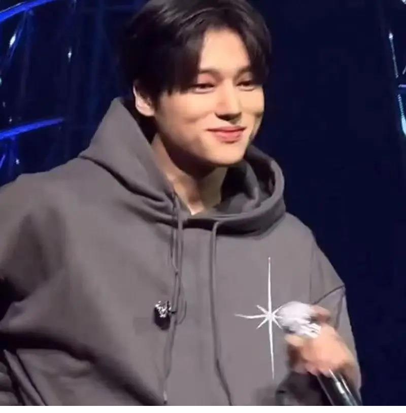 ESC BUTİK Kpop Ateez Antrasit Kapüşonlu Sweatshirt