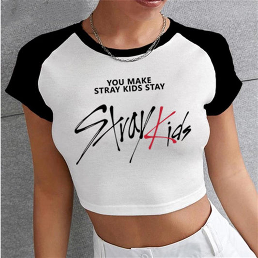 ESC BUTİK Stray Kids Baskılı Reglan Kol Beyaz Crop